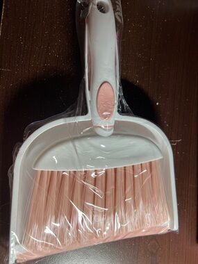 Compact Dustpan and Brush Set in White and Blush Pink